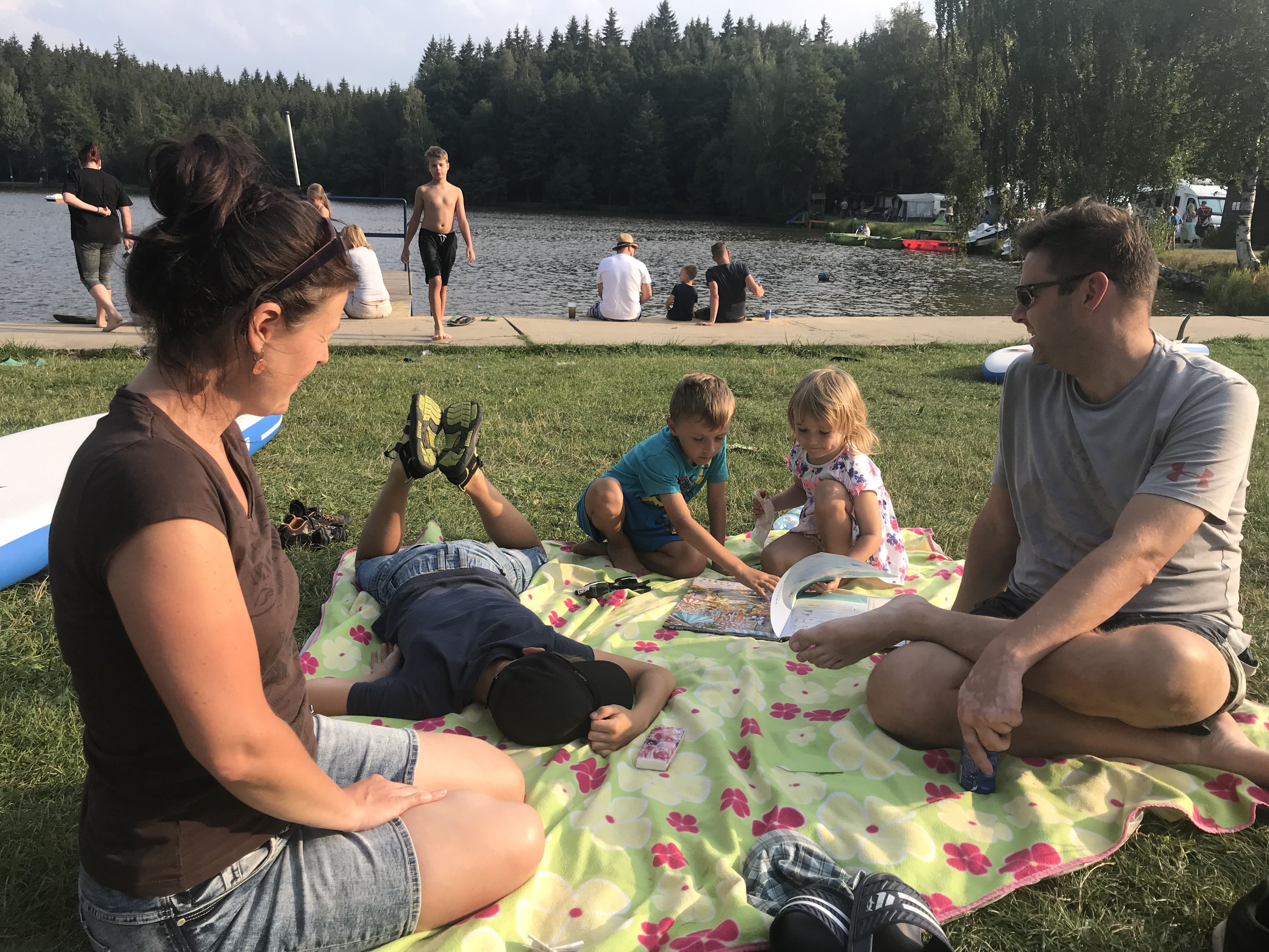 Piknik na břehu