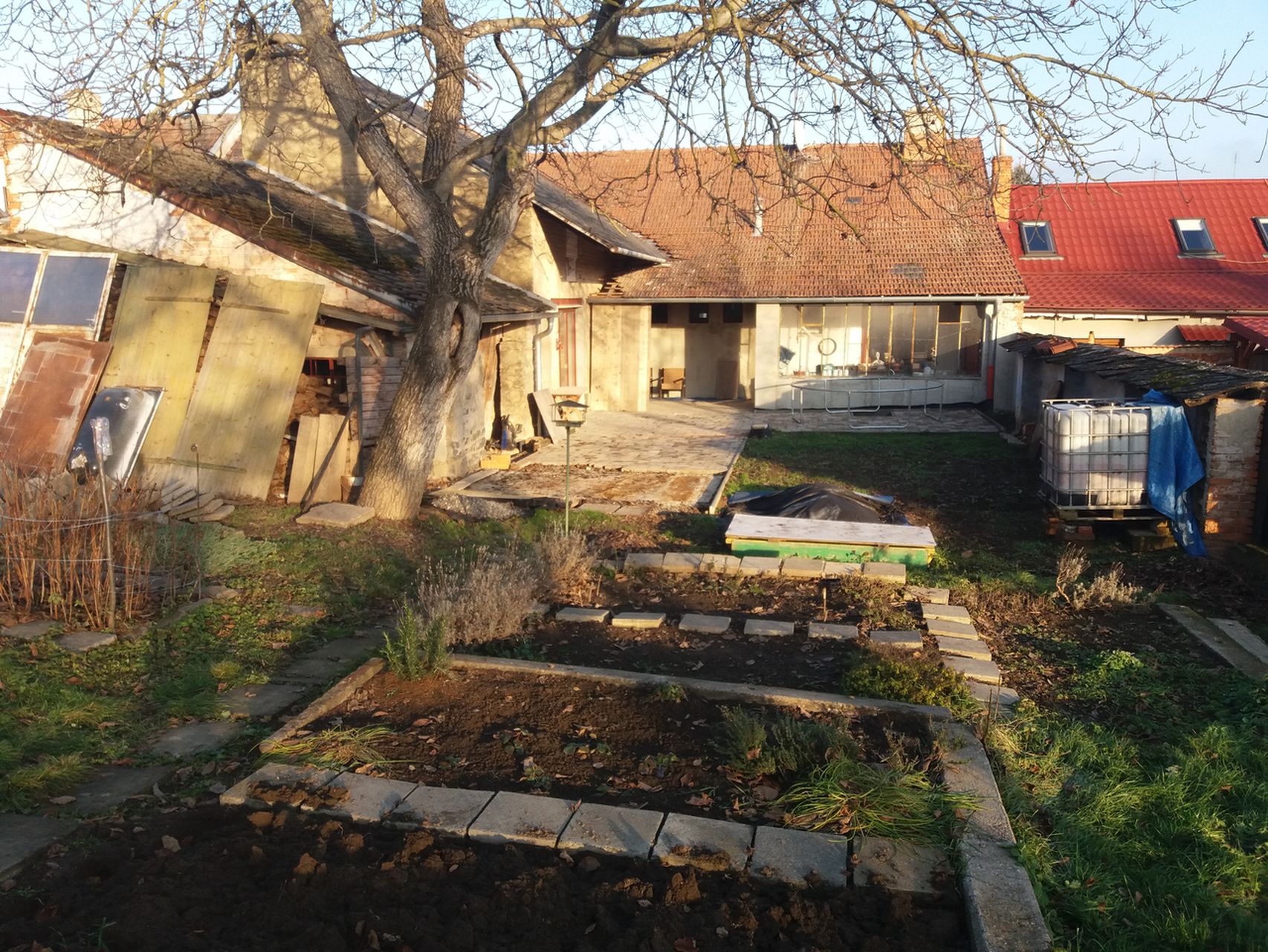 Dvorek a zahrada v zimě 2017